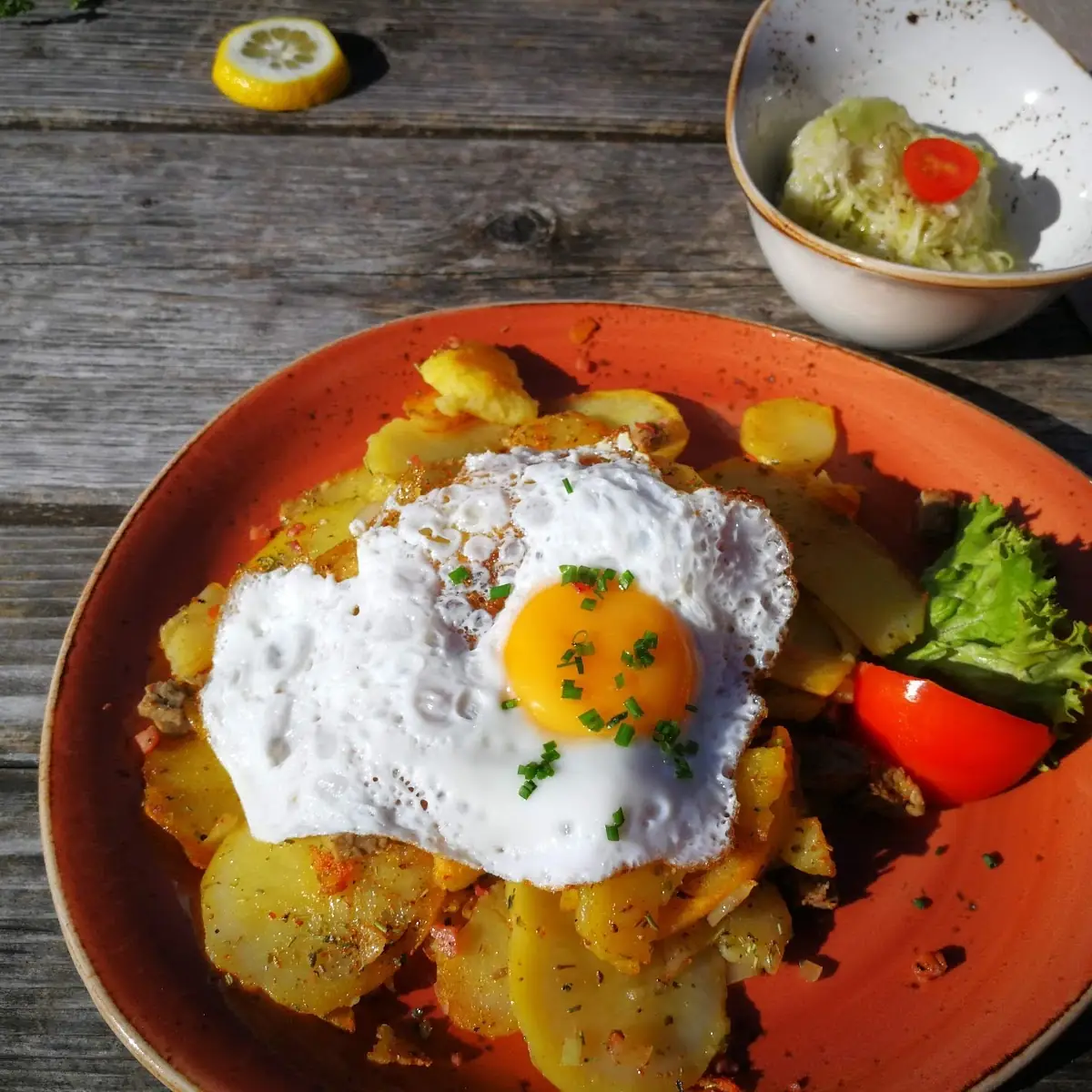 Leberkäse Mit Spiegelei Und Bratkartoffeln