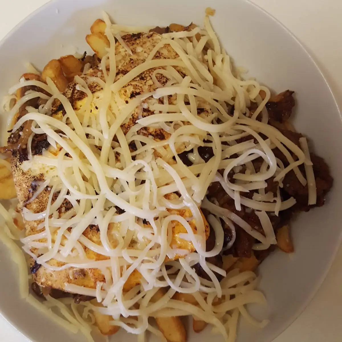 Vlastní Jídlo Kebap S Hranolky A Sýrem