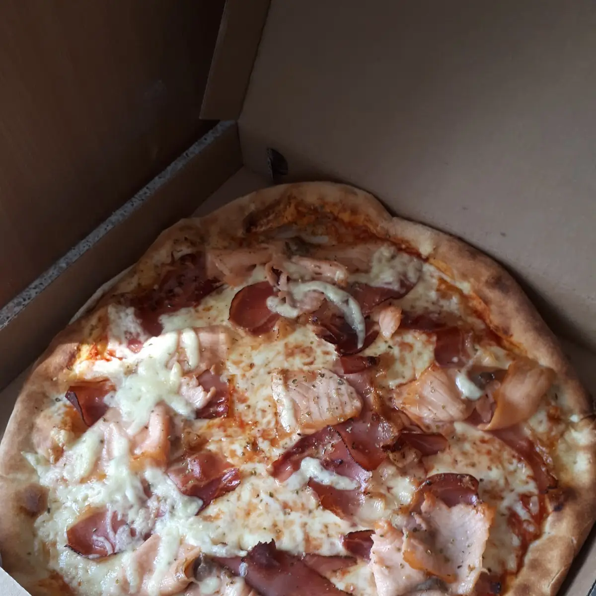 Pizza Salmone E Prosciutto