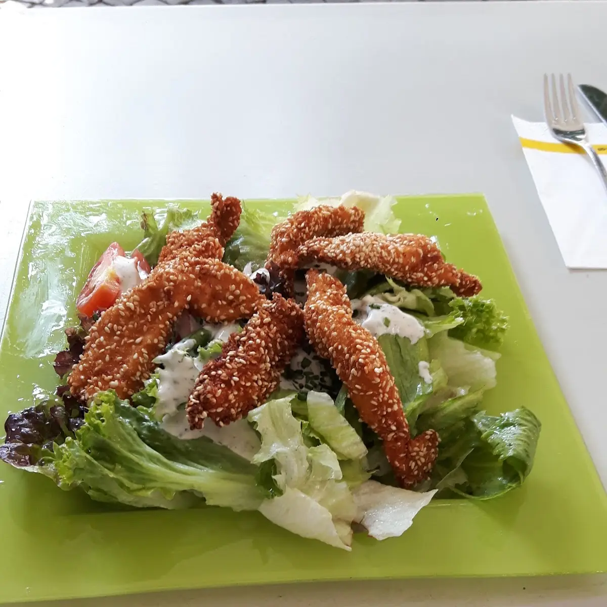 Hühnerstreifen Auf Blattsalat