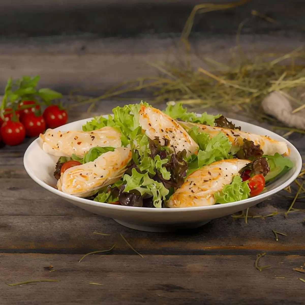 Gegrillte Filetstreifen Auf Buntem Blattsalat