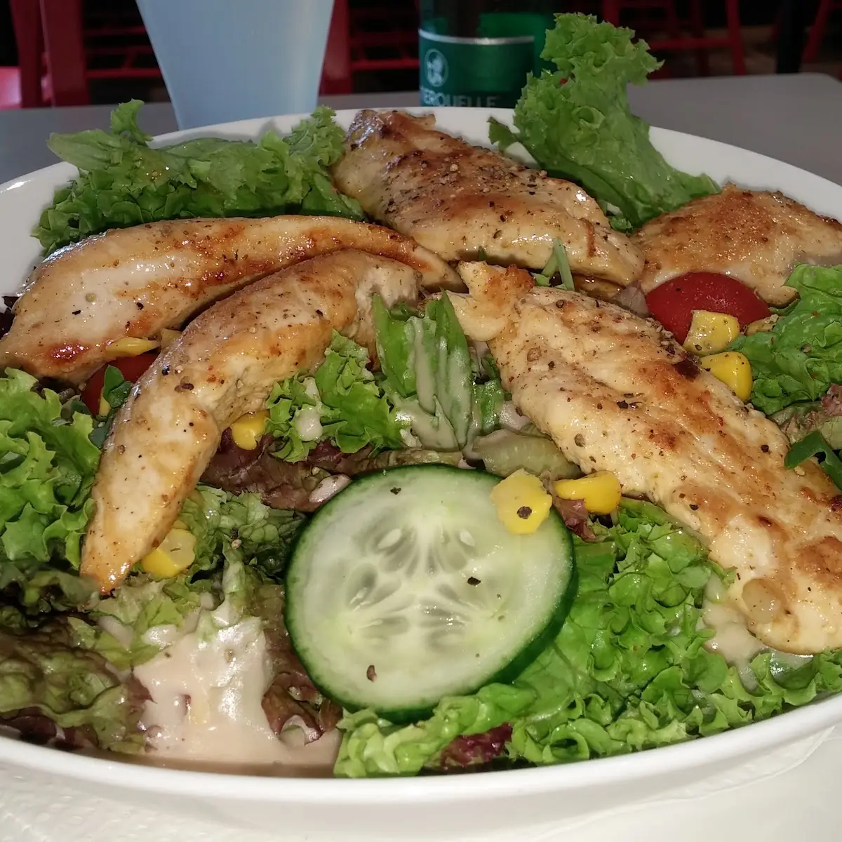 Hühnerschnitzel Auf Blattsalat