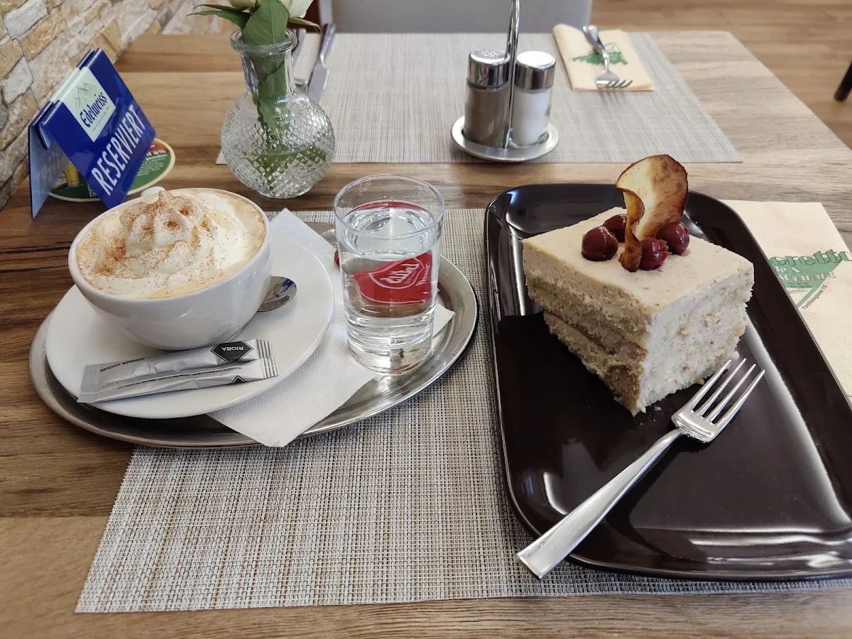 Cappuccino Und Tiramisu