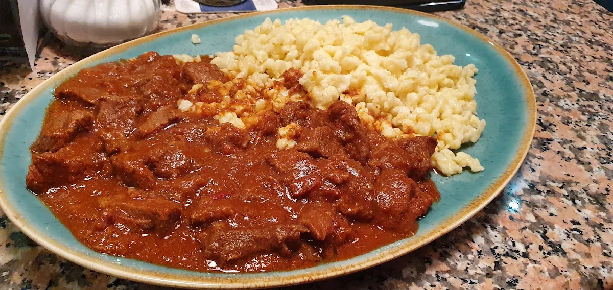 Gulasch Mit Nockerl