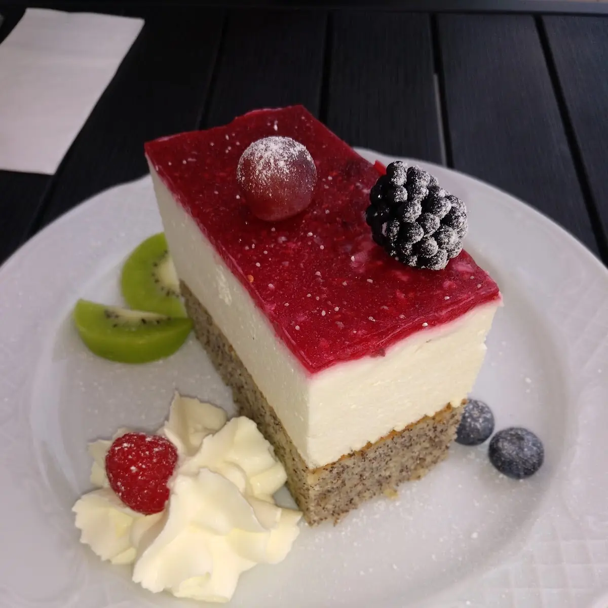 Topfenschnitte Mit Himbeer Fruchtspiegel