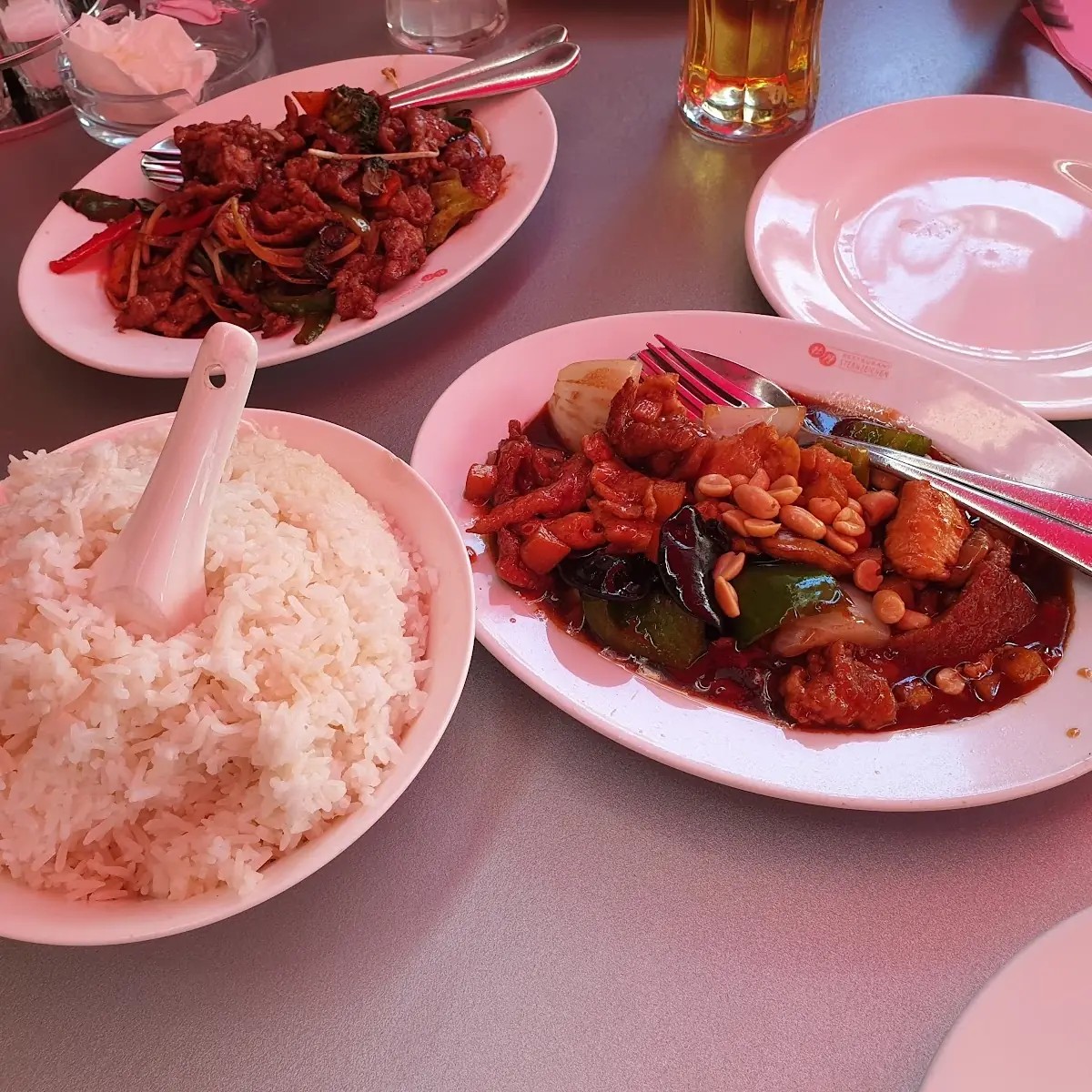 Acht Schätze Und Rind Mit Wokgemüse