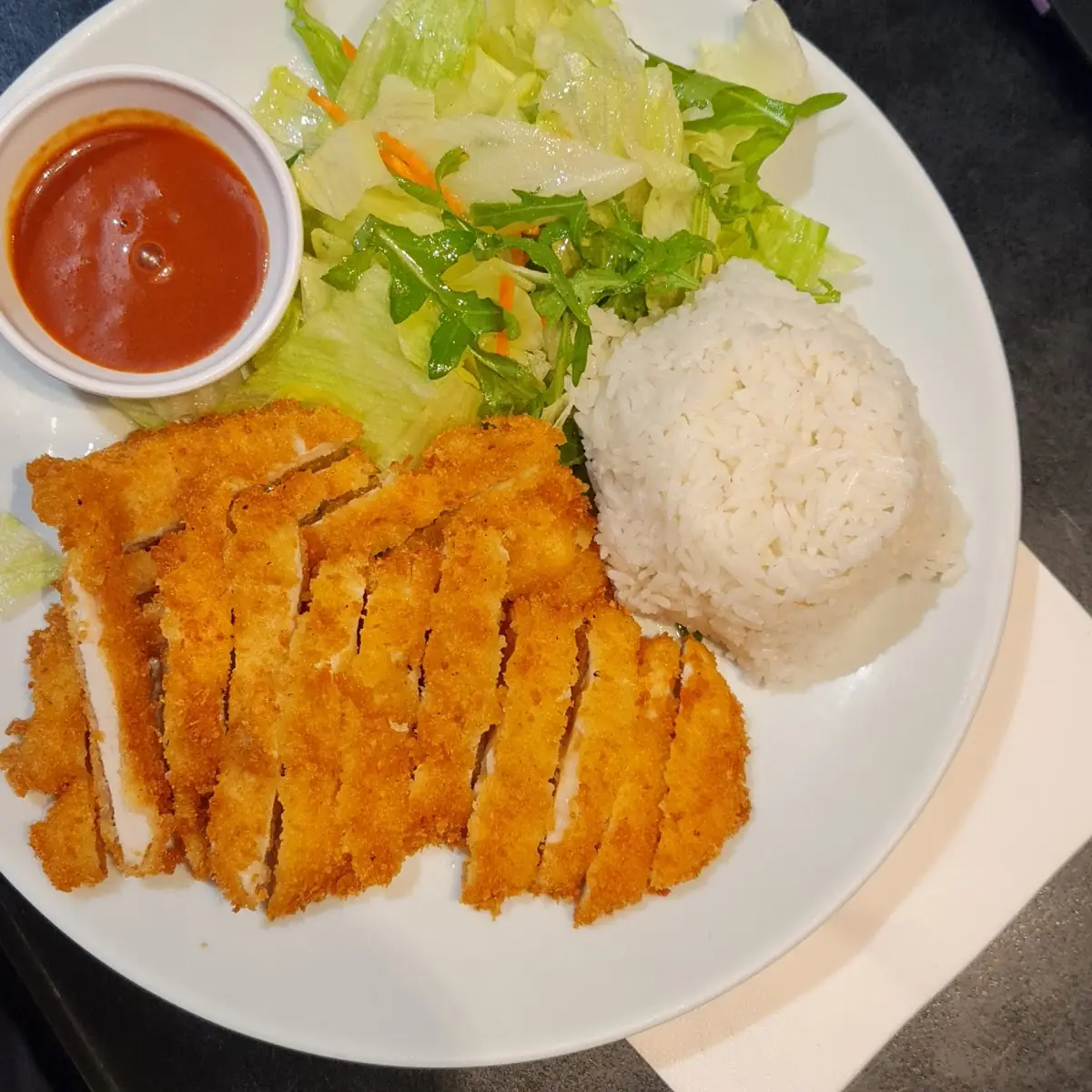 Gebratenes Huhn Mit Reis Und Salat