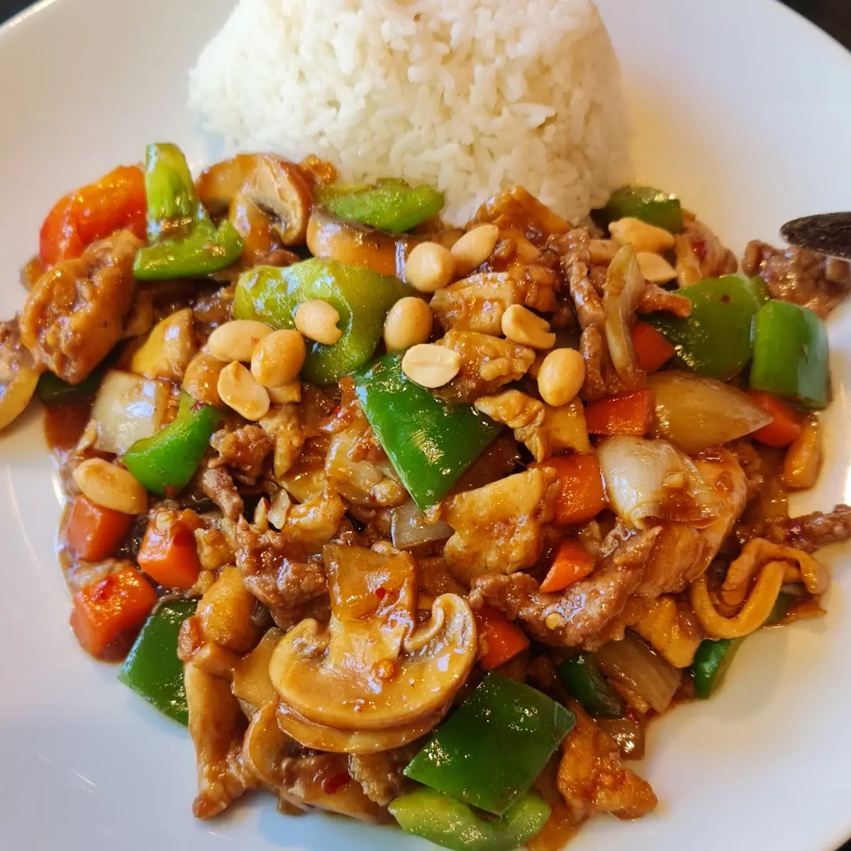 Hühnerfleisch Nach Szechuan Art