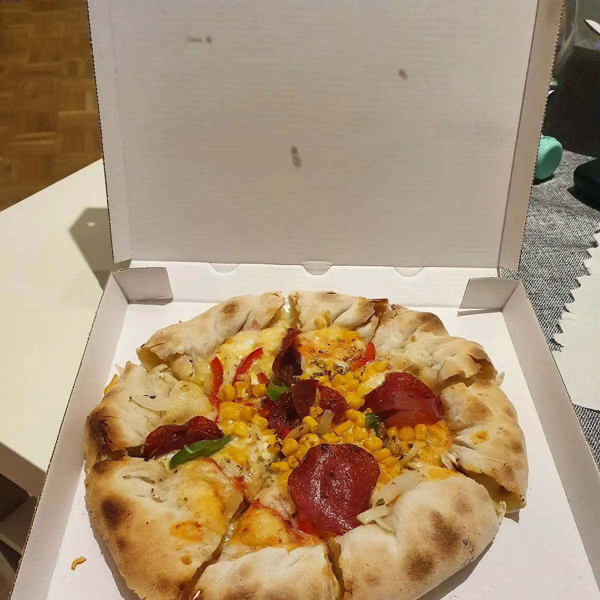 Kleine Pizza Mit Käserand