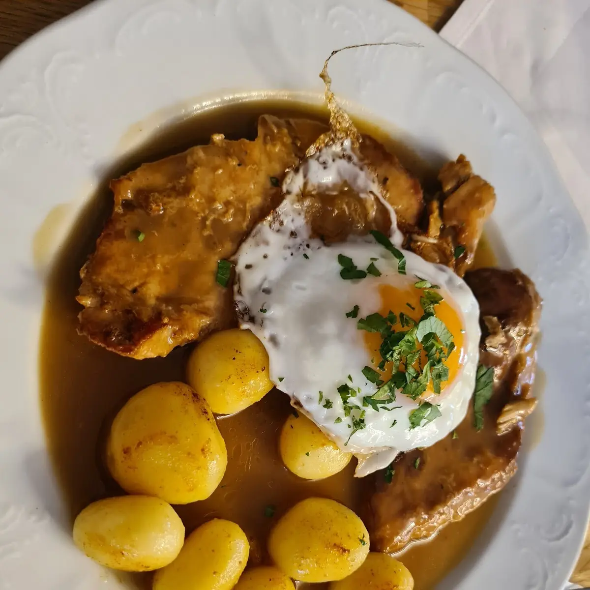 Holsteinschnitzel Mit Bratkartoffeln Und Spiegelei