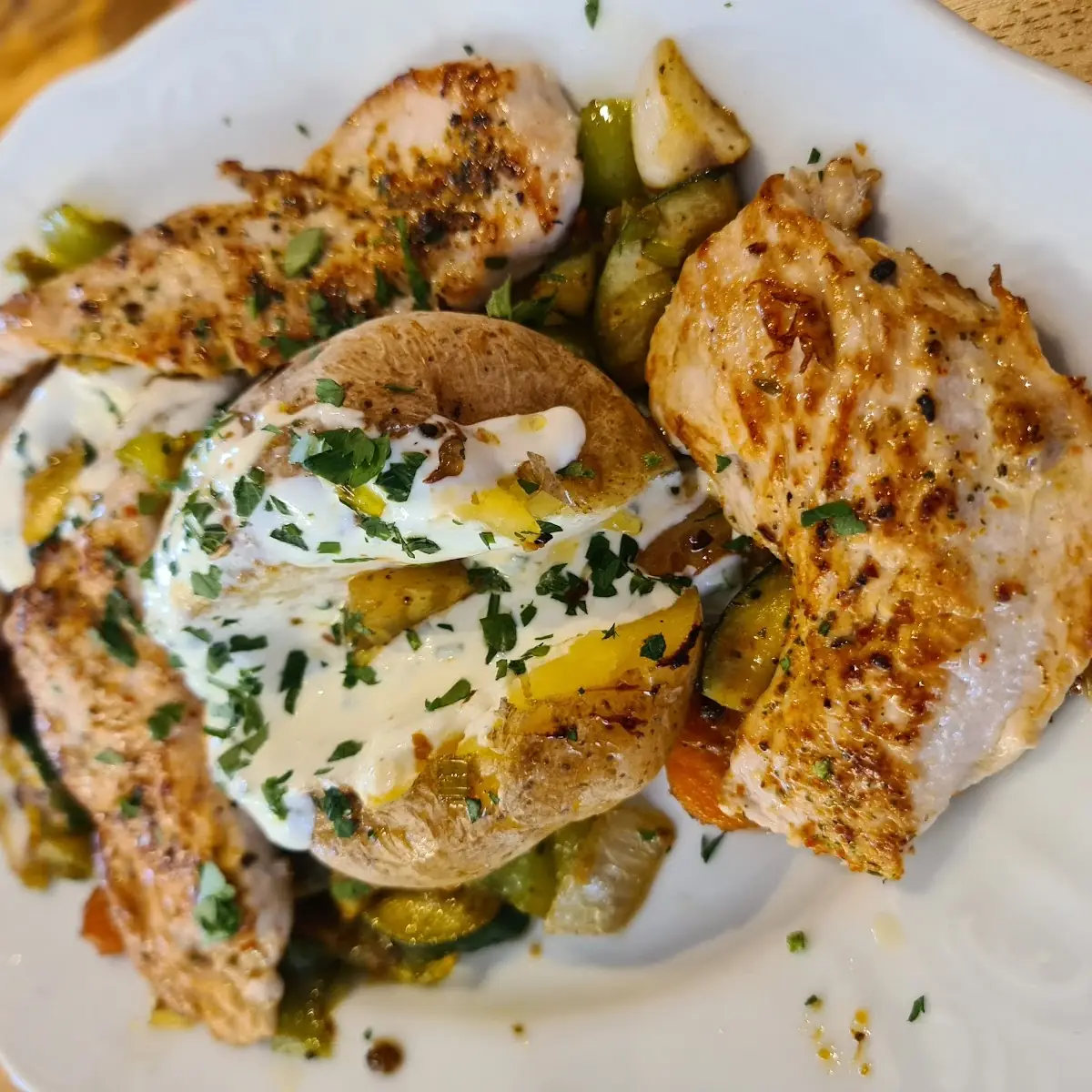 Putenstreifen Mit Grillgemüse Und Ofenkartoffel