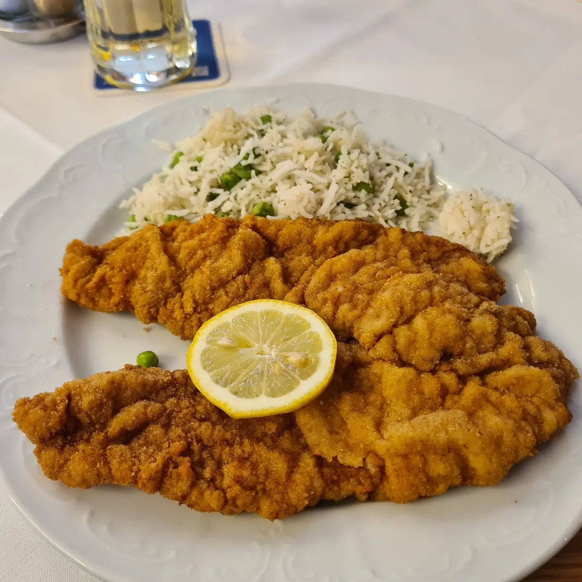 Schnitzel Wiener Art Und Pommes