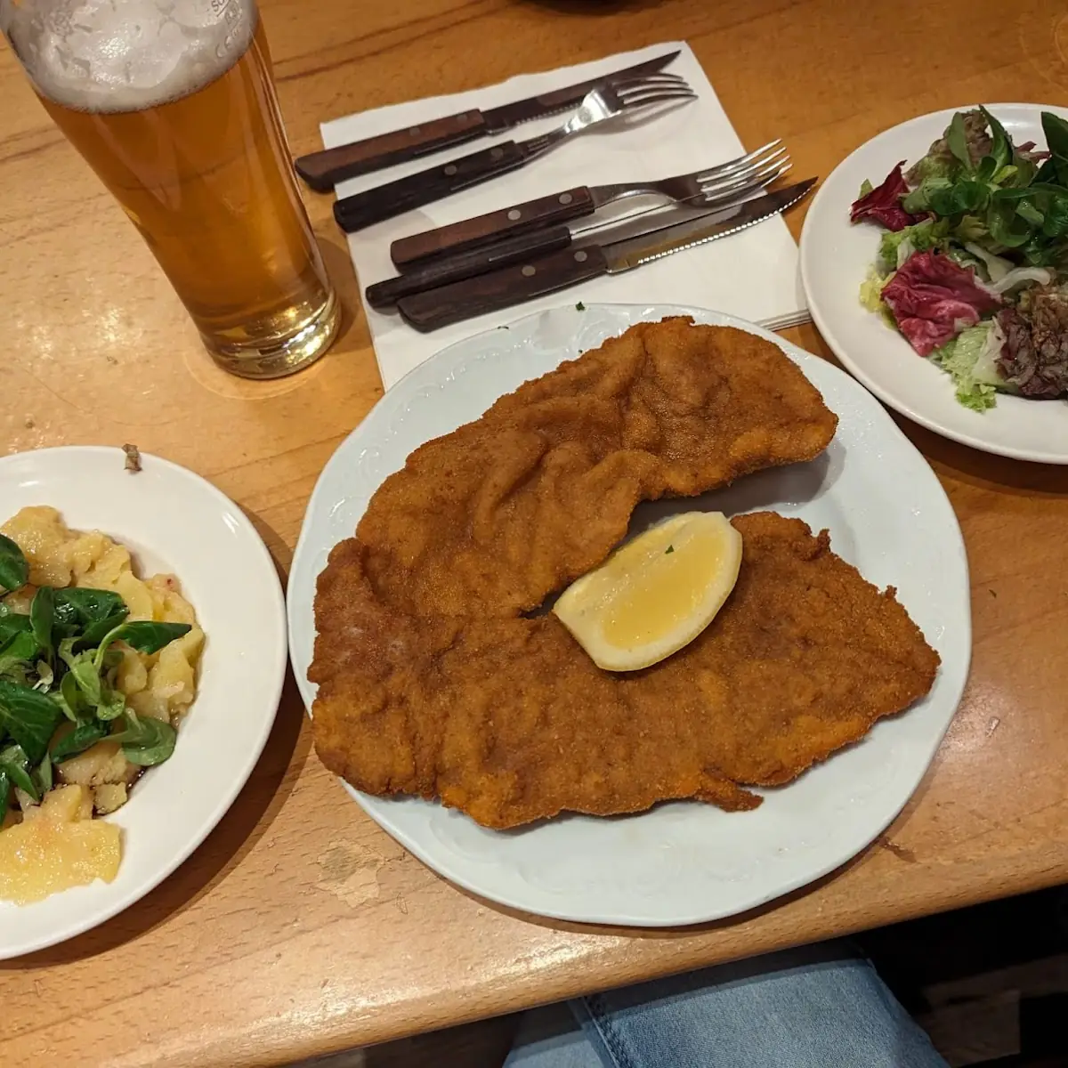 Wiener Schnitzel Mit Gemischtem Salat