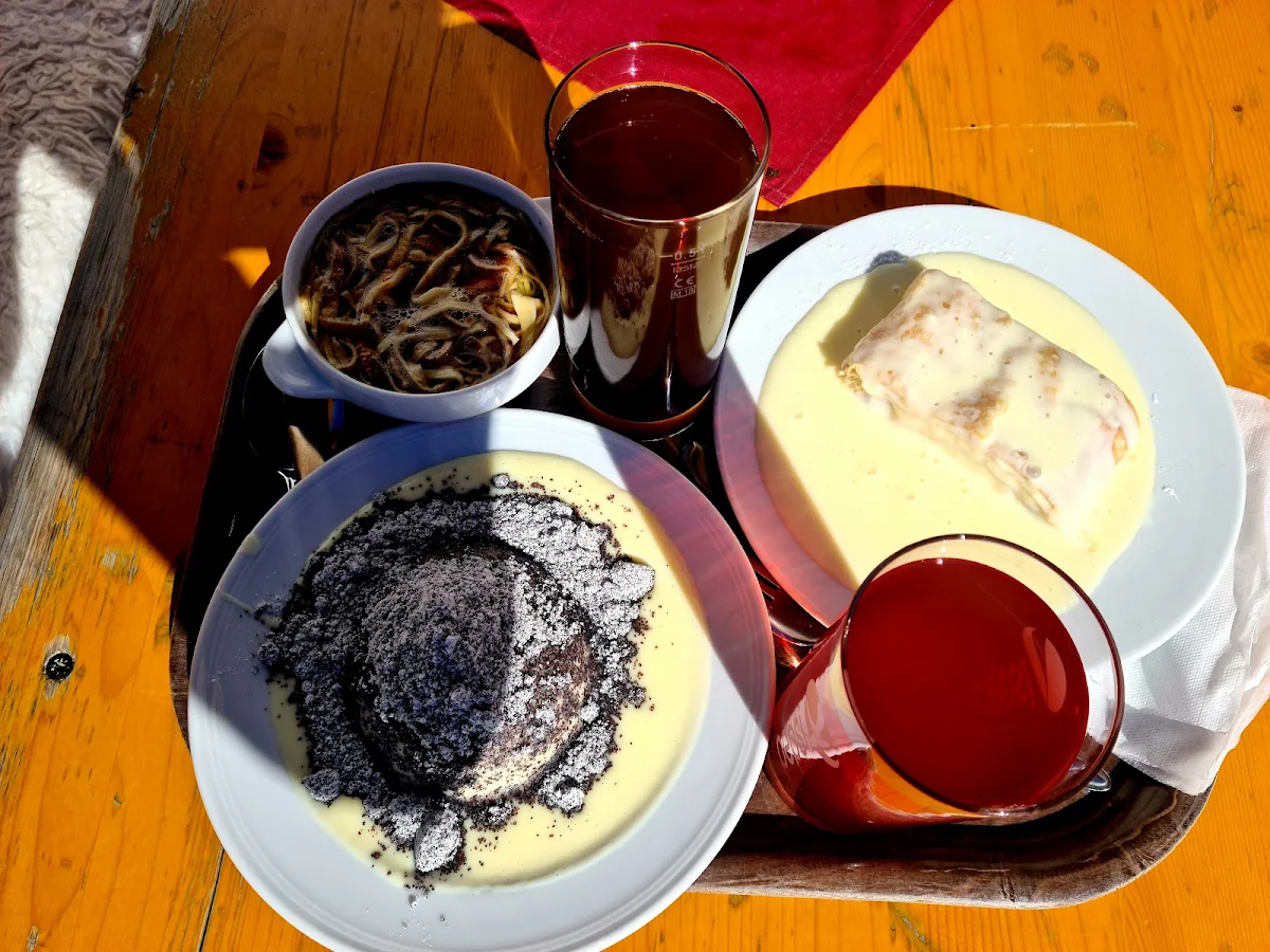 Germknodel Mit Vanilla Sauce Fritattensuppe Schiwasser Und Apfelsaft