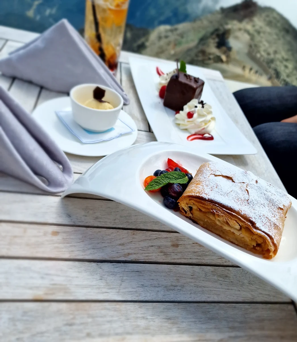 Apfelstrudel Mit Vanilleeis