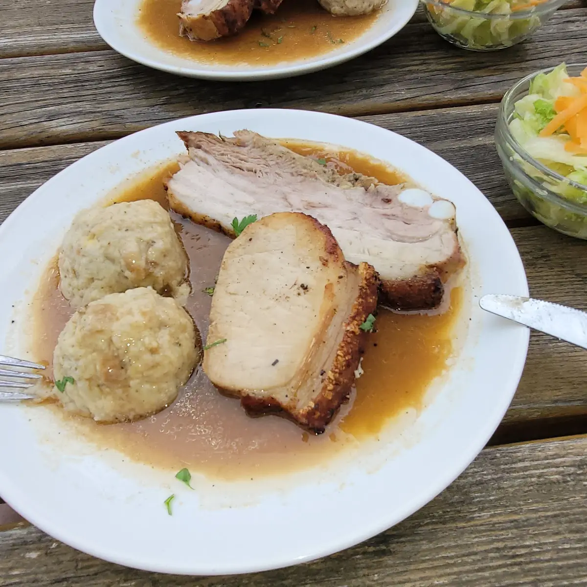 Schweinsbraten Mit Semmelknödel Und Sauerkraut