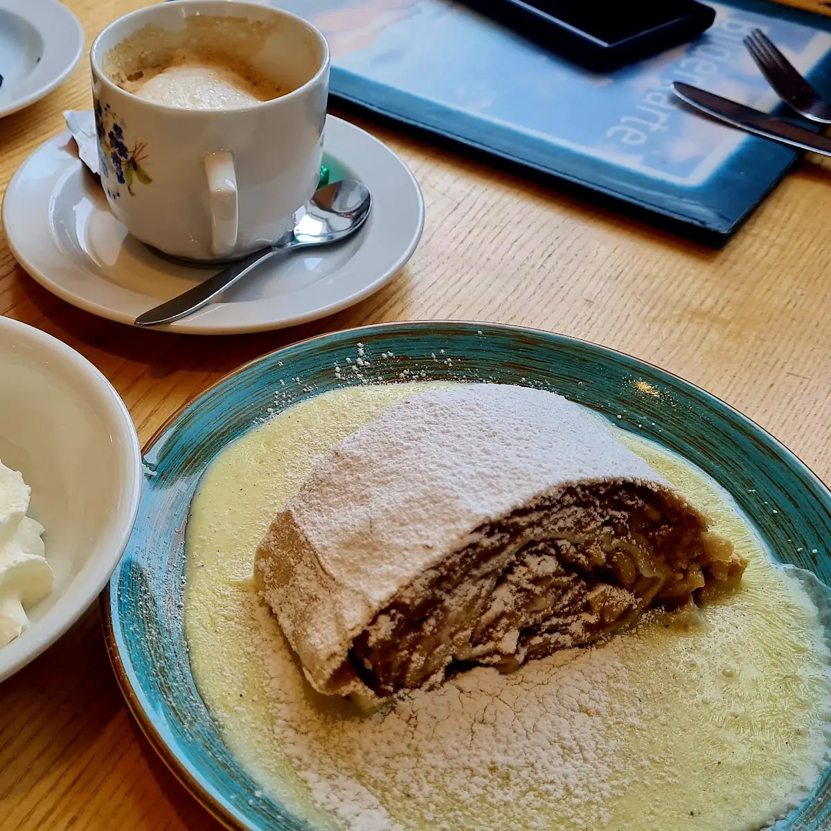 Apfelstrudel Mit Vanillesause