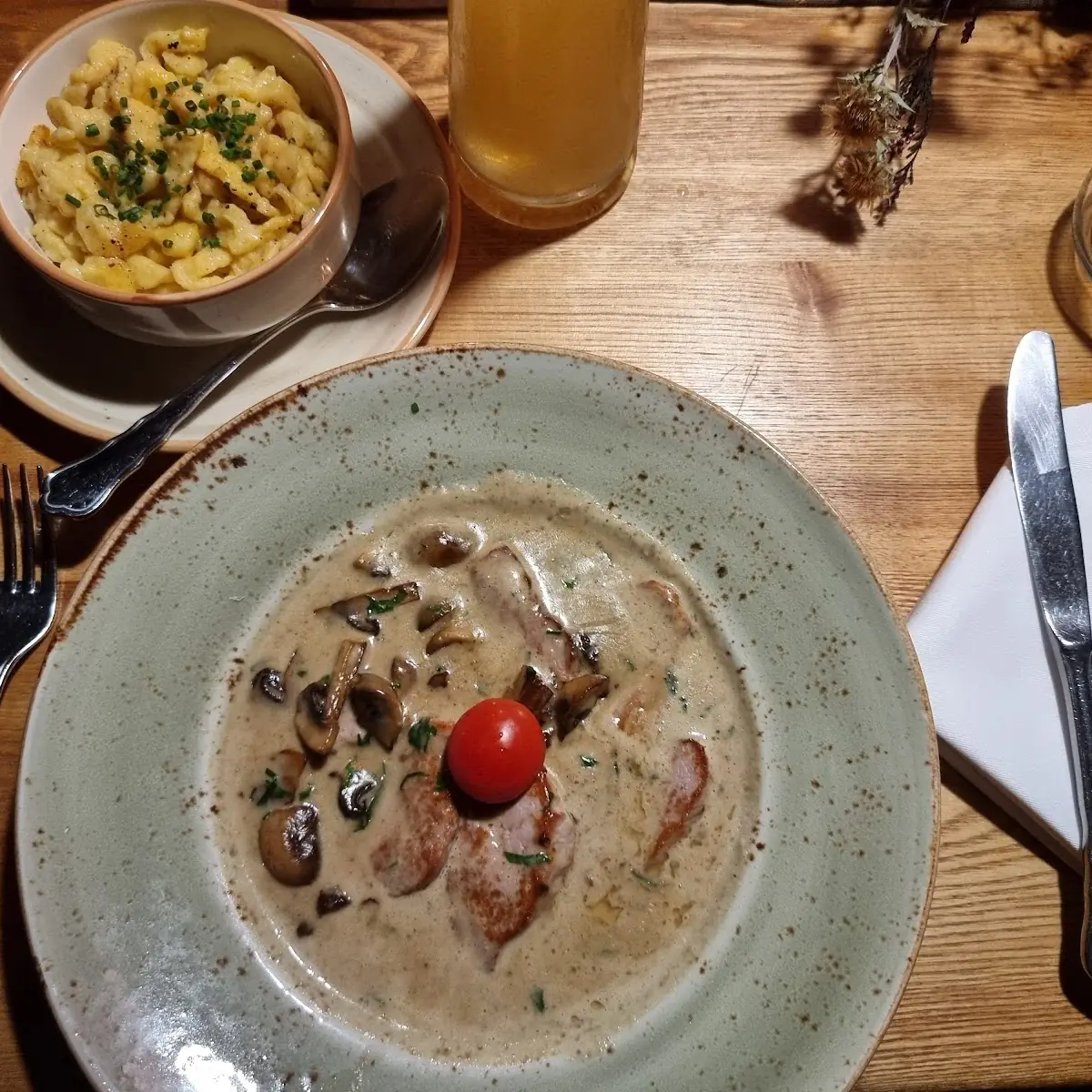 Schweinefiletspitzen Mit Spätzle Und Pilzsoße