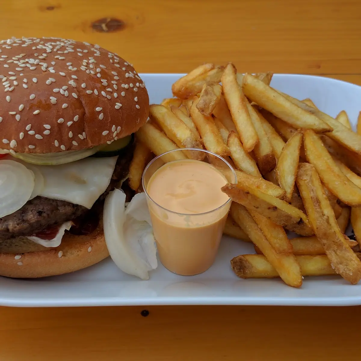 Caro's Burger Mit Pommes