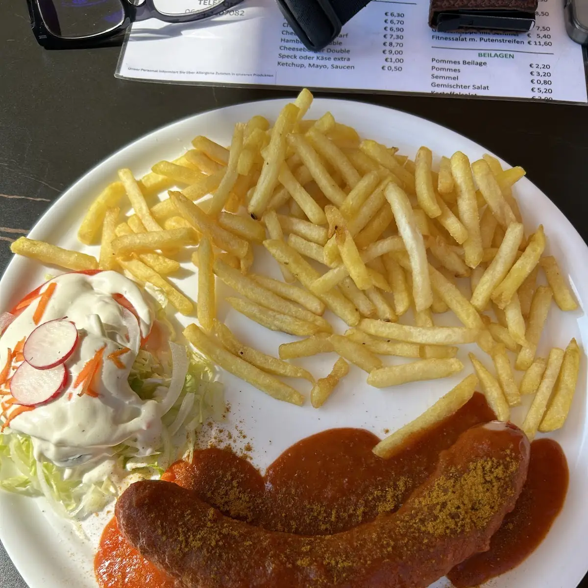 Currywurst Mit Pommes