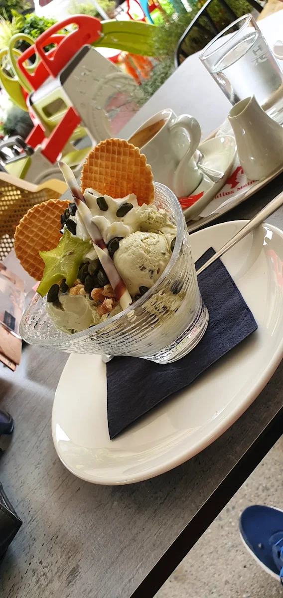 Pistazien Becher