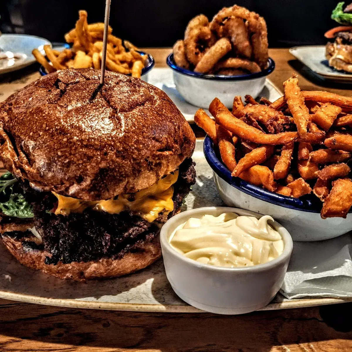 Double Smashed Cheeseburger Mit American Fries