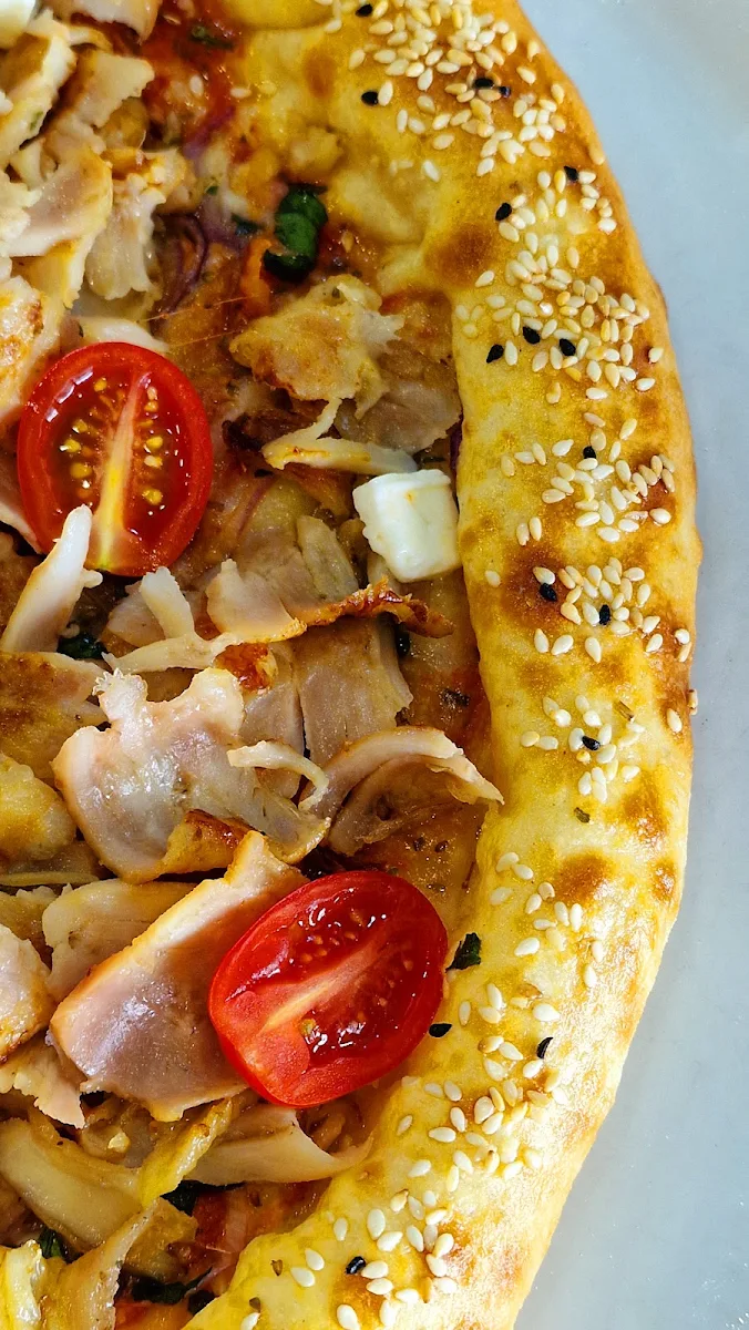 Kebappizza Mit Käserand