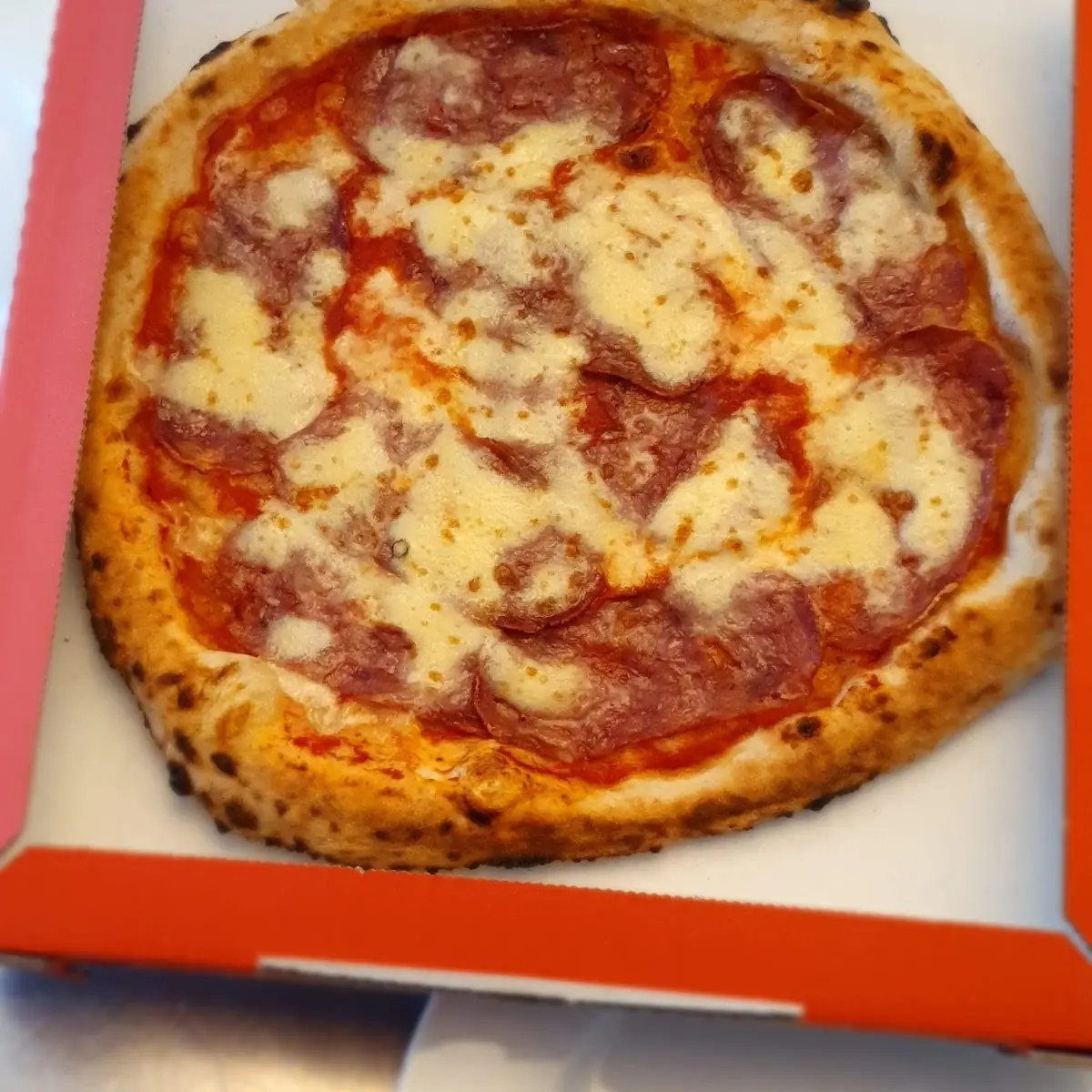 Salami Pizza
