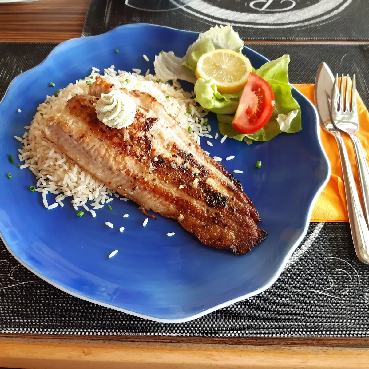 Gegrillter Fisch Auf Reis