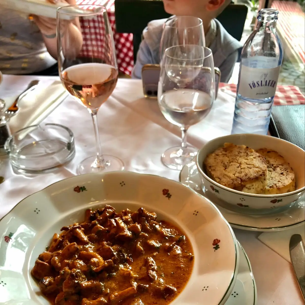 Eierschwammerlgulasch