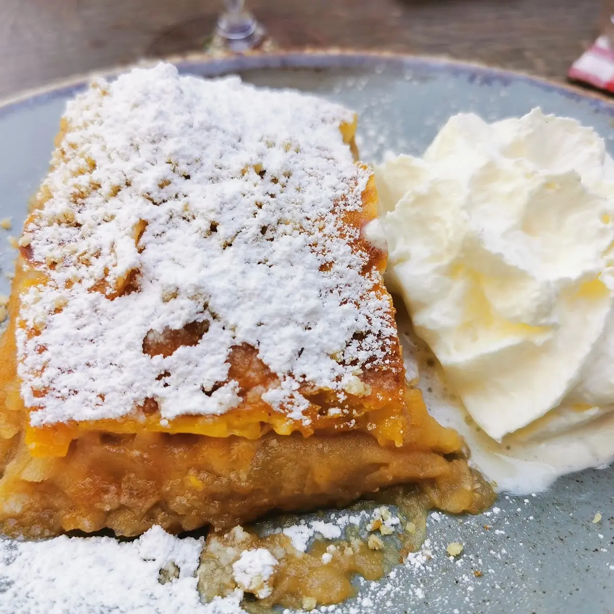 Hausgemachter Apfelstrudel