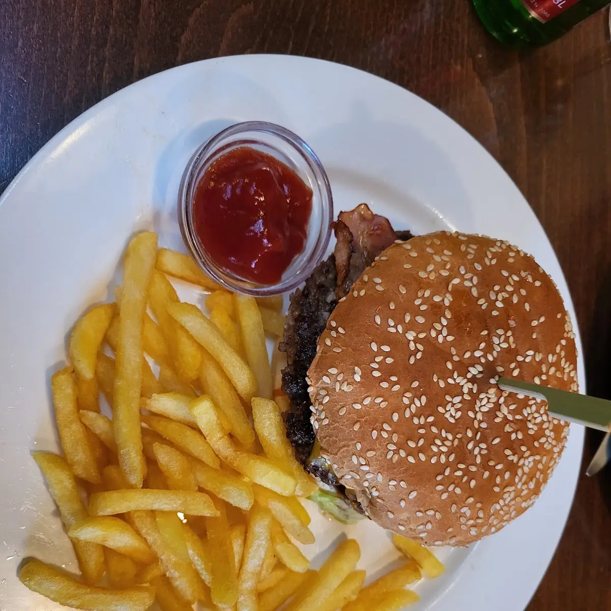 Country Burger Mit Pommes Frites