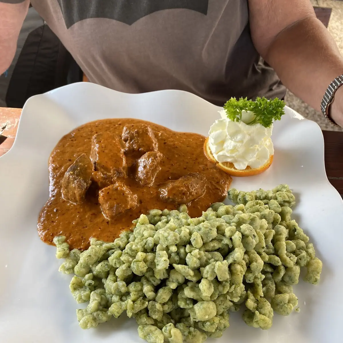 Kalbsgulasch Mit Spinatspätzle