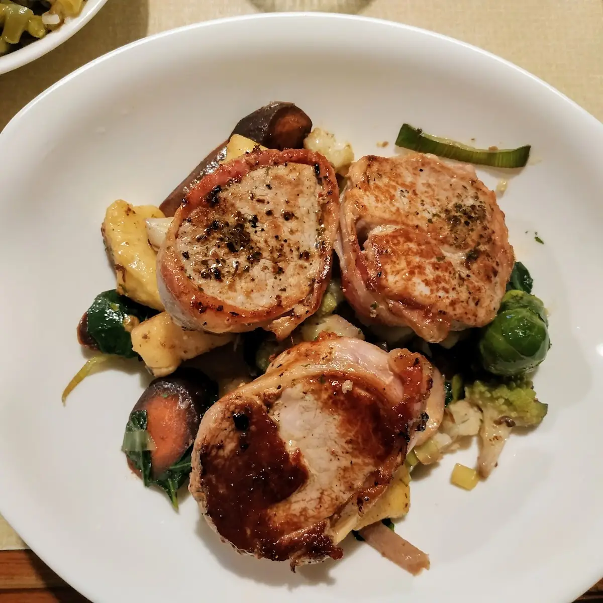 Schweinefilet Auf Schupfnudeln Und Gemüse