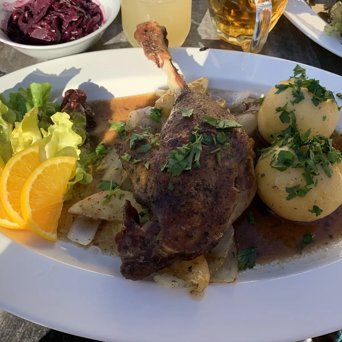 Gansl Mit Knödel U Rotkraut Äpfel