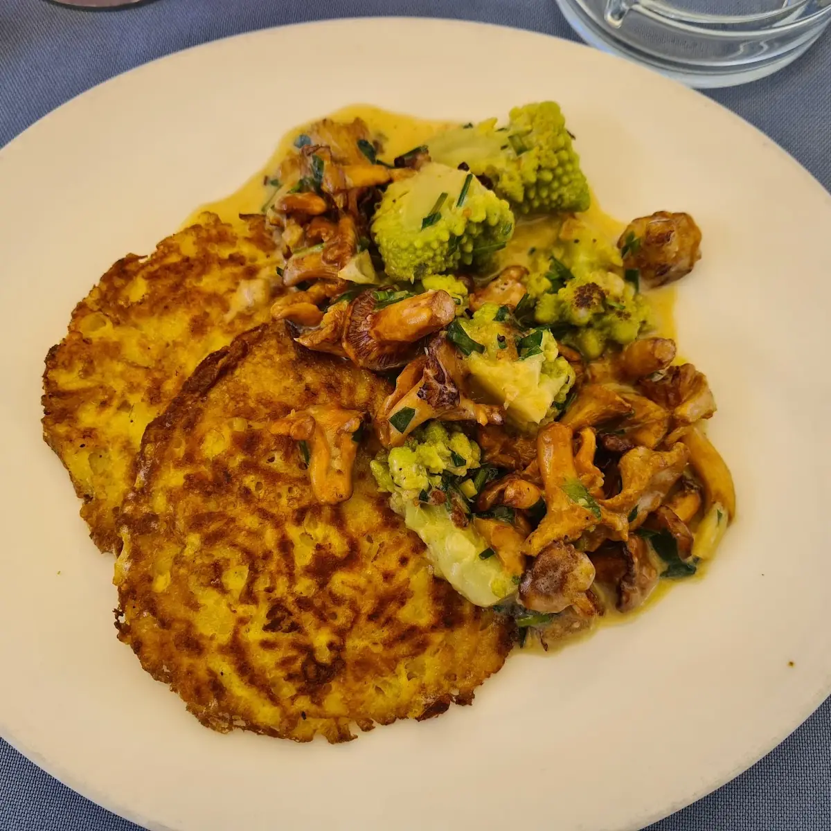 Kartoffelpuffer Mit Eierschwammerl-sauce