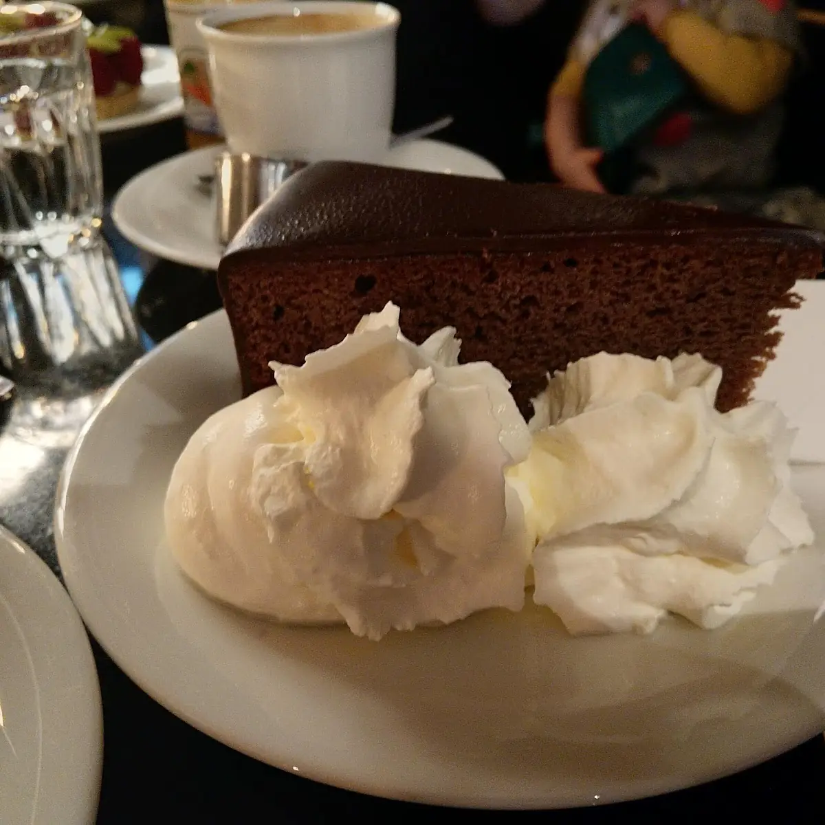 Sacher Torte Mit Sahne