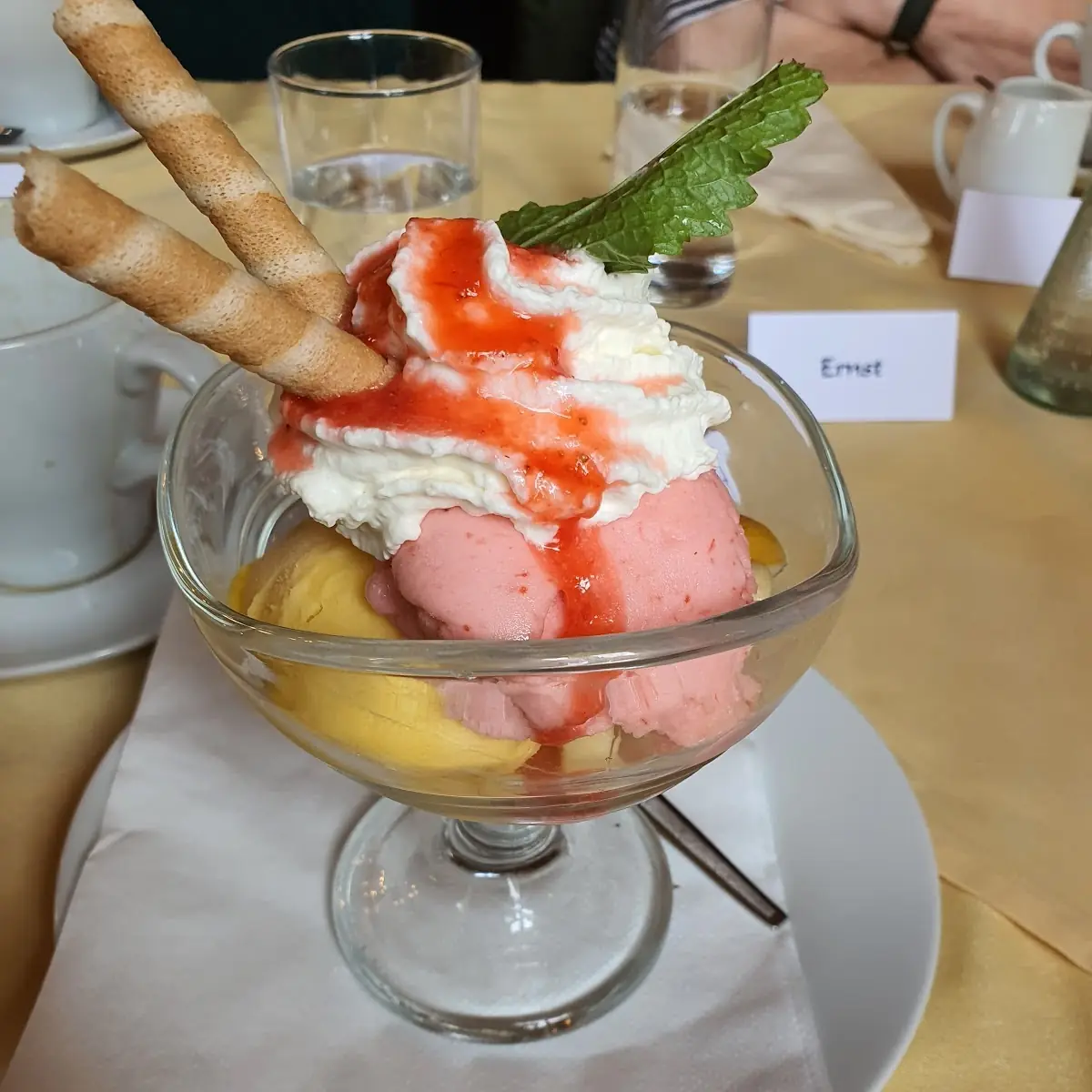 Fruchteisbecher