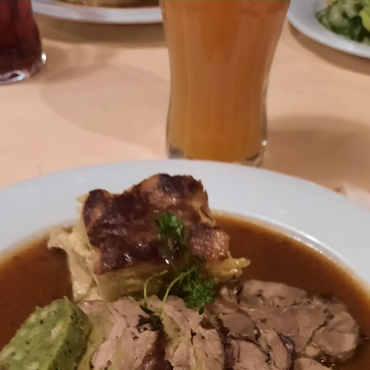 Geschmort Lammschlögel