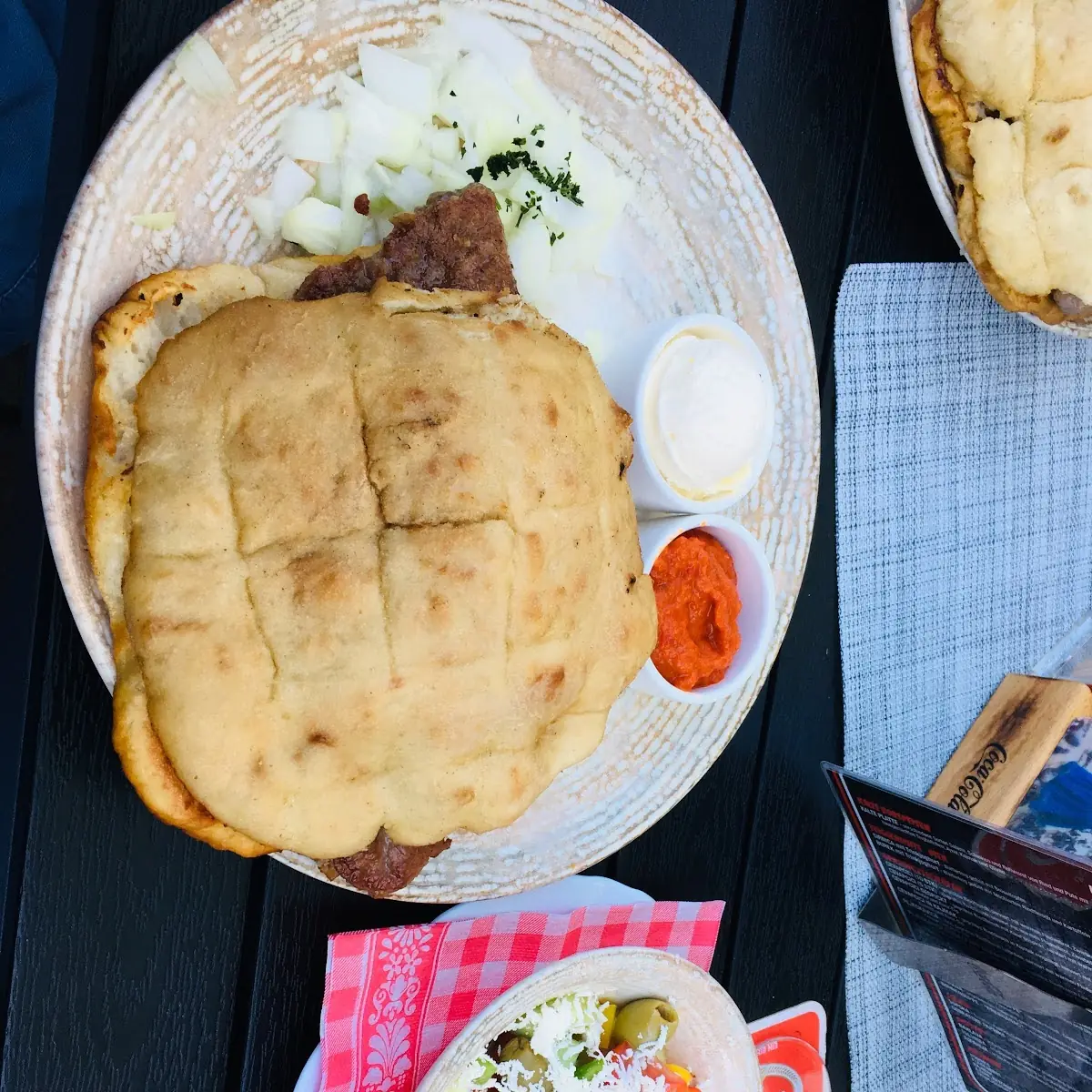 Pljeskavica Gefüllt Mit Schafskäse