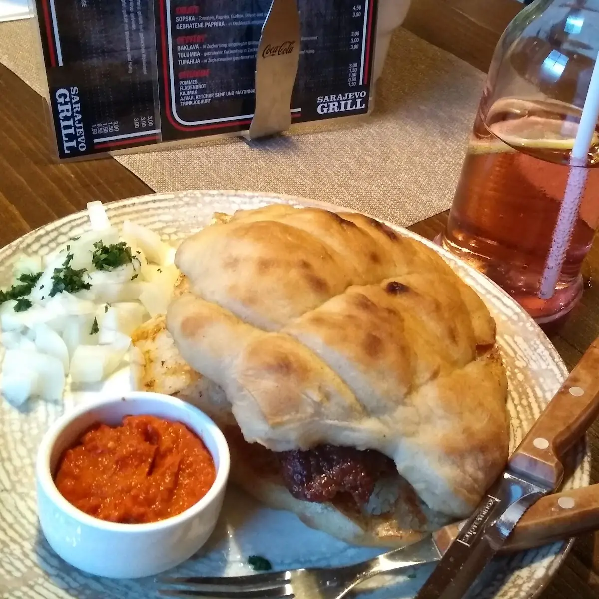 Pljeskavica Im Fladenbrot