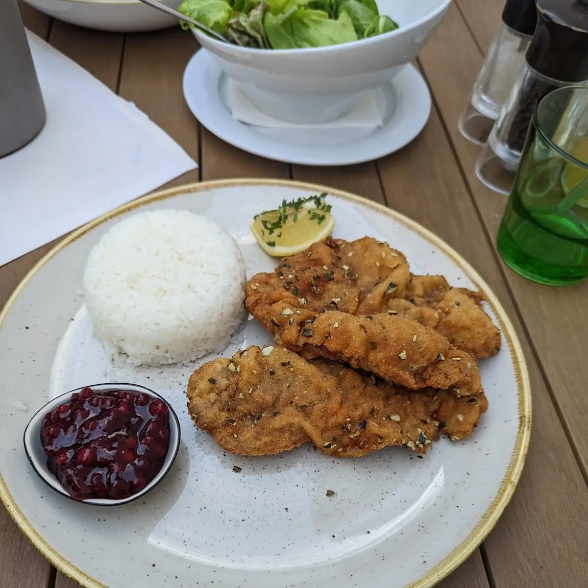 Wildschwein Schnitzel Mit Reis Und Preiselbeeren