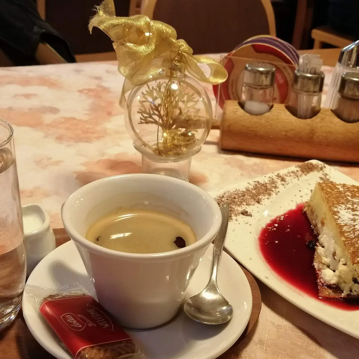 Topfenstrudel Überbacken Mit Beerensauce