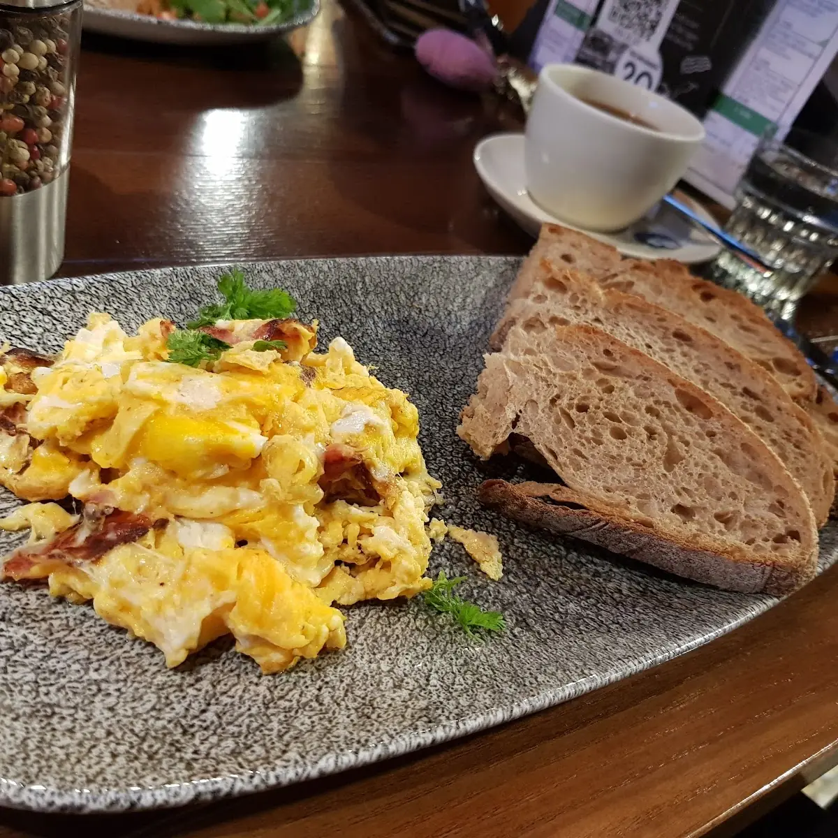 Rührei Mit Käse Und Speck