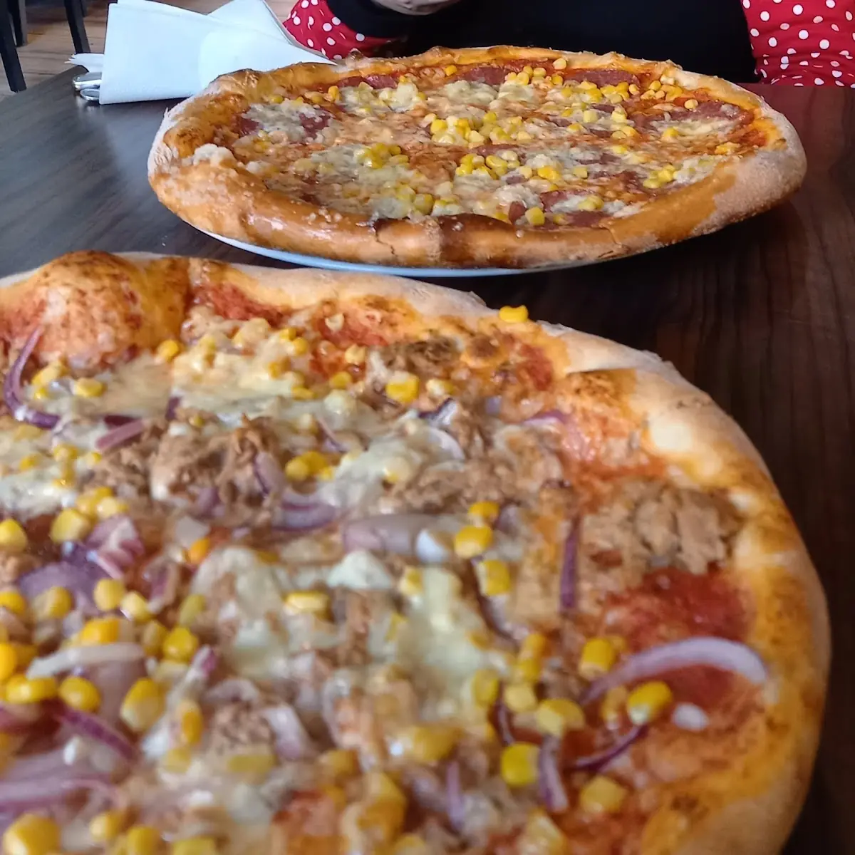 Thunfisch Pizza Und Salami