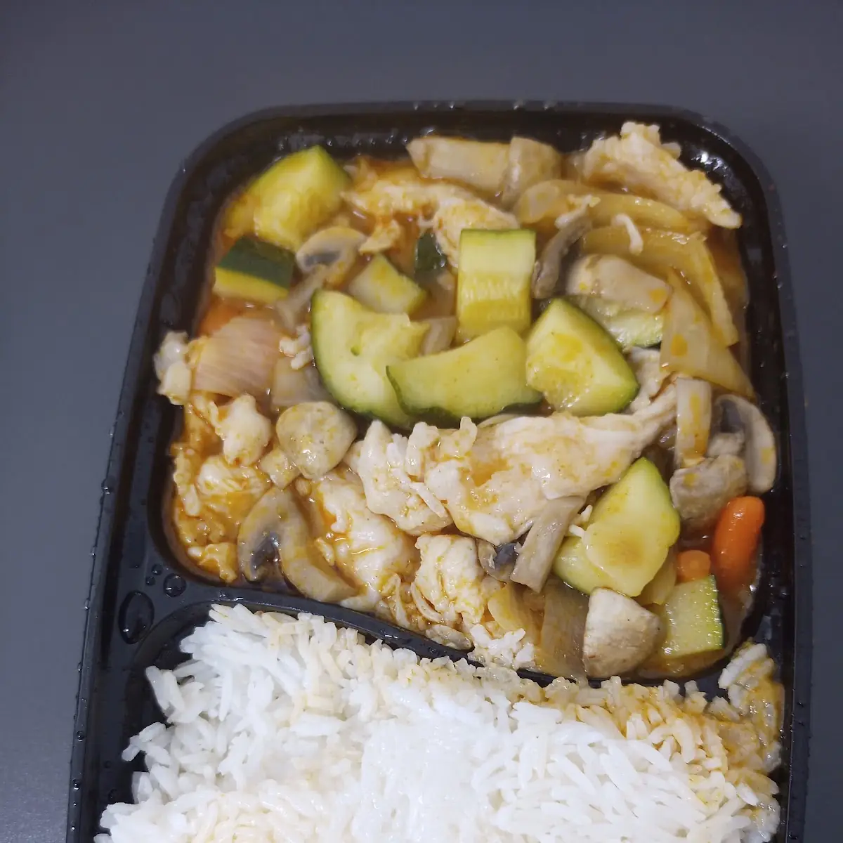 Hühnerfleisch Mit Curry Und Reis