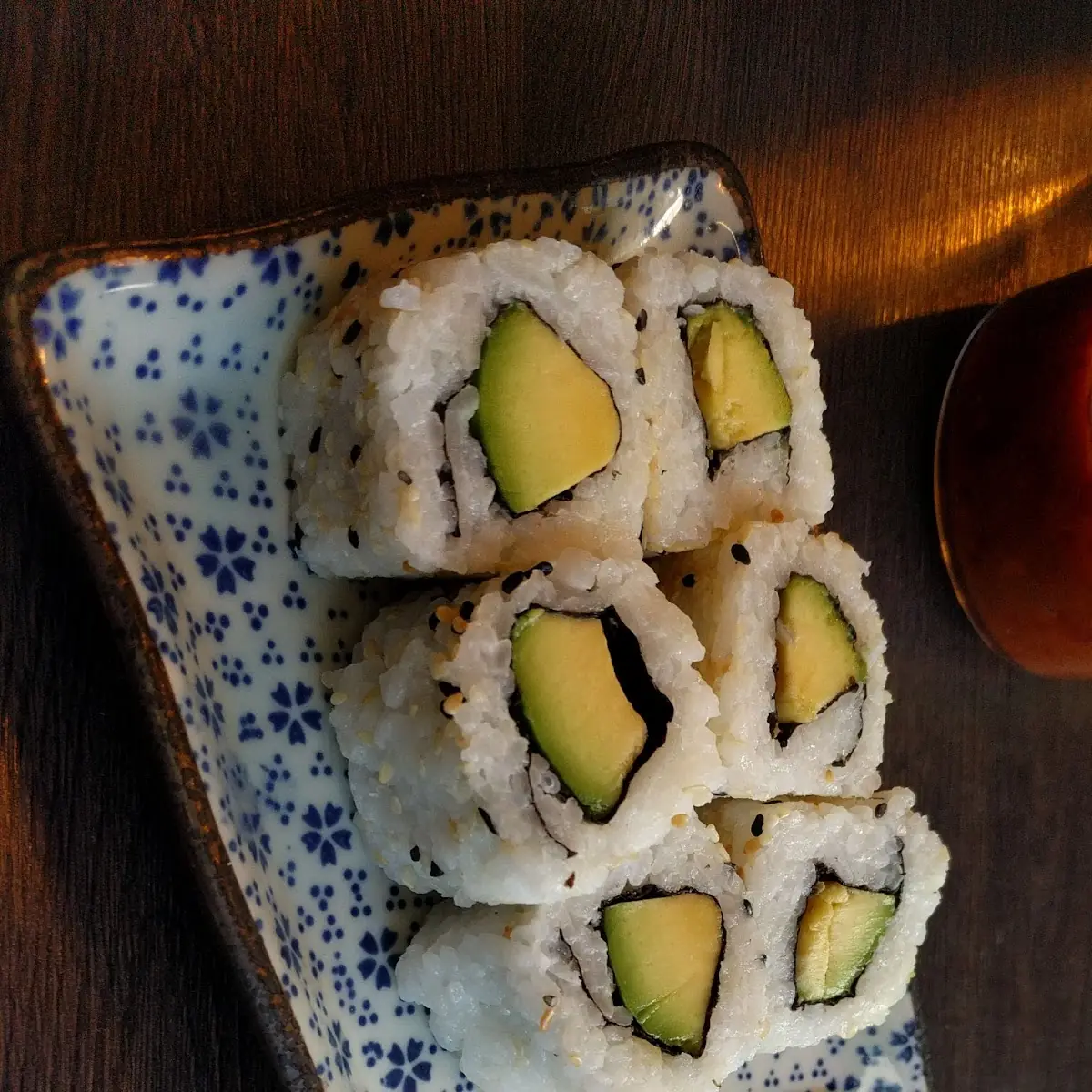Lachs Sushi & Sake California Maki