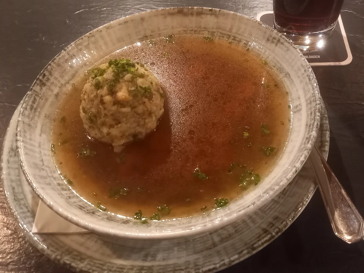 Rindssuppe Mit Tirolerknödel