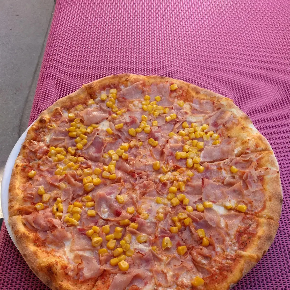 Pizza Cardinale Mit Mais