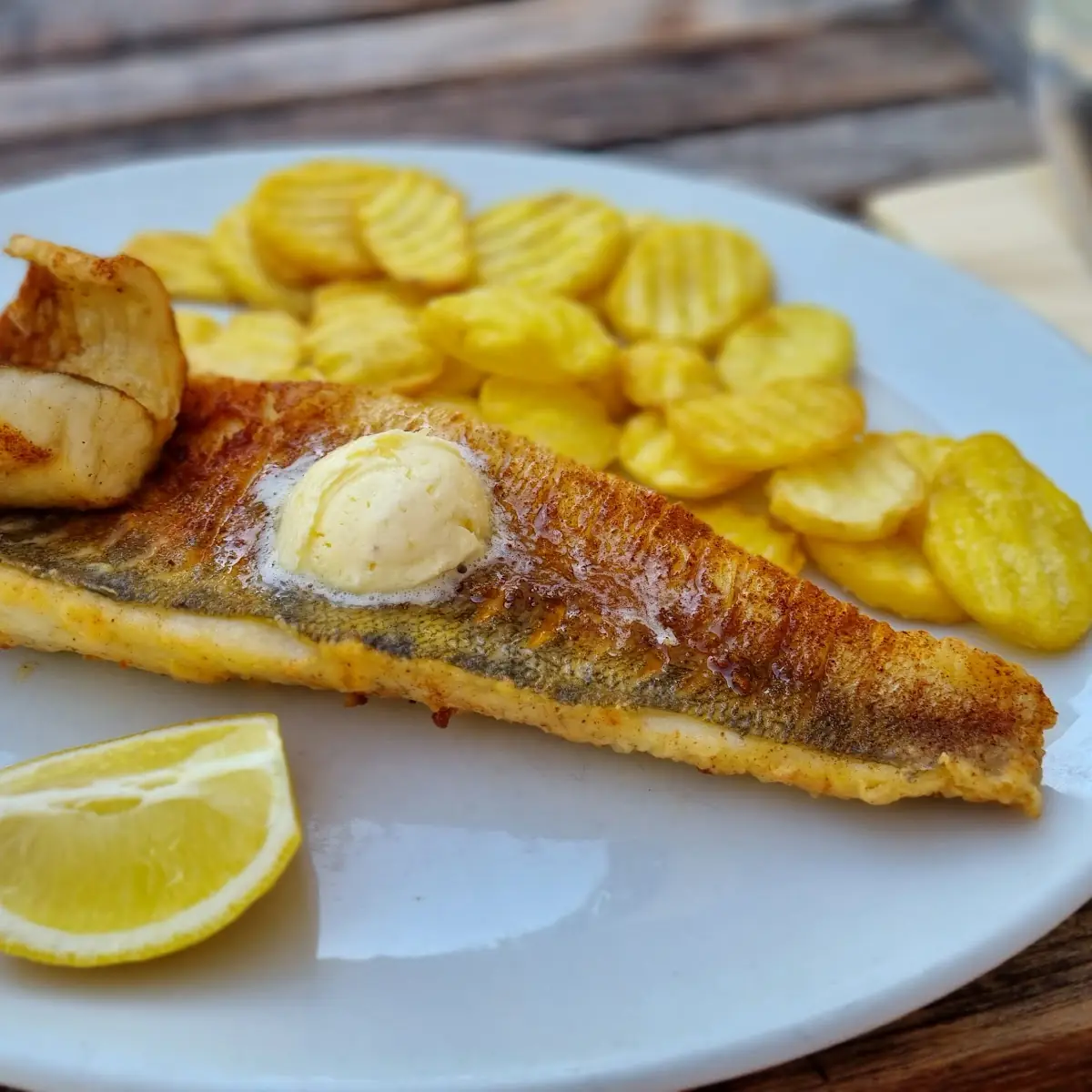 Serbischer Karpfen Mit Kartoffelchips